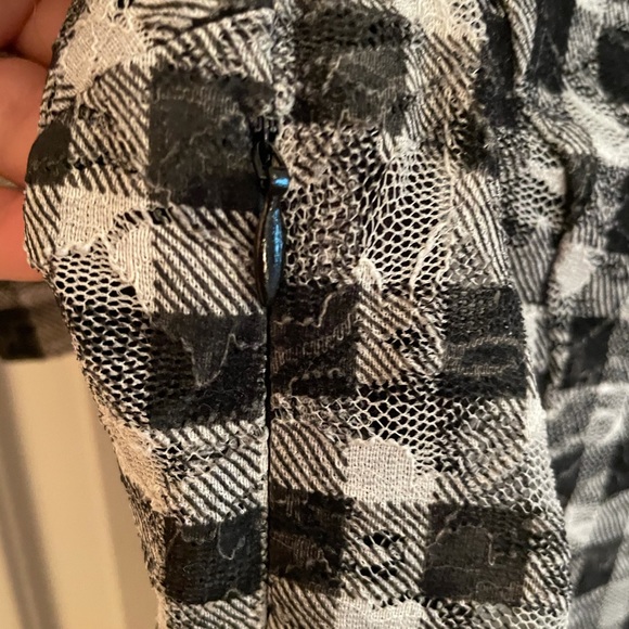 Maeve lace overlay black and white dress - Picture 5 of 6